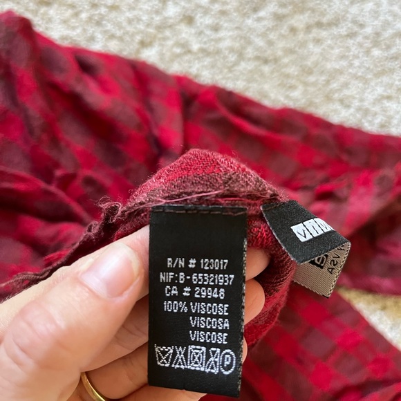 Vivante By VSA Scarf Red Plaid Fringe 100% Viscose Holiday Christmas 5 Feet - Picture 3 of 8